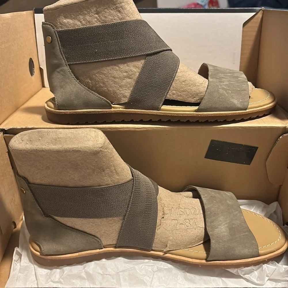 Sorel Ella Criss Cross Sandals Sage Green Suede size 8